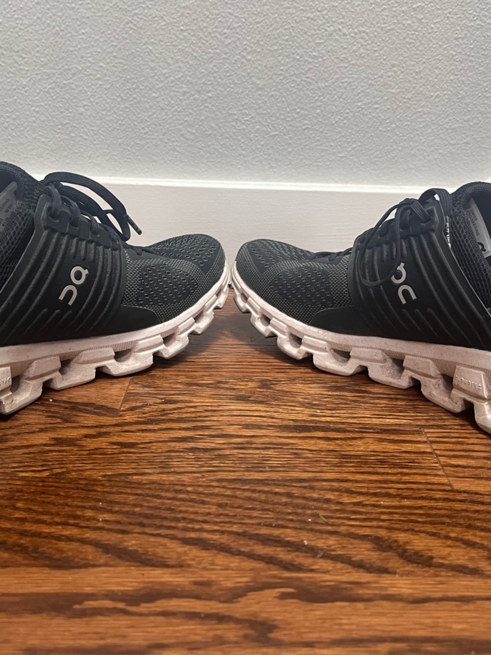 On Cloud Black Running Shoes - Picture 5 of 6